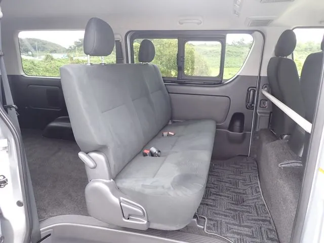 トヨタ　ハイエースバン　２ＷＤ