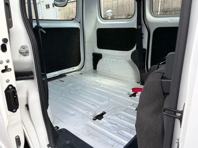 ＮＶ２００バネットバン（ニッサン）の車両写真
