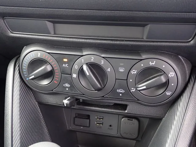 MAZDA2(マツダ)の車両写真