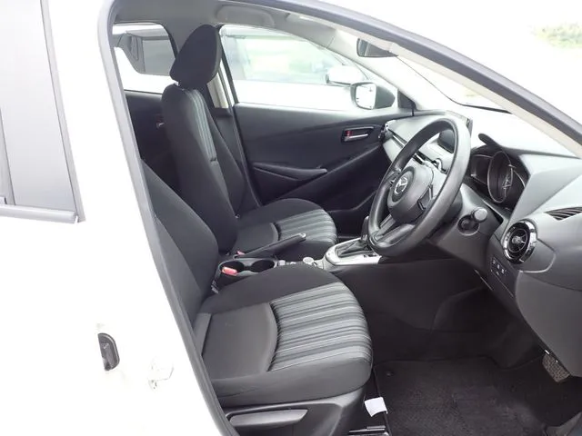 MAZDA2(マツダ)の車両写真
