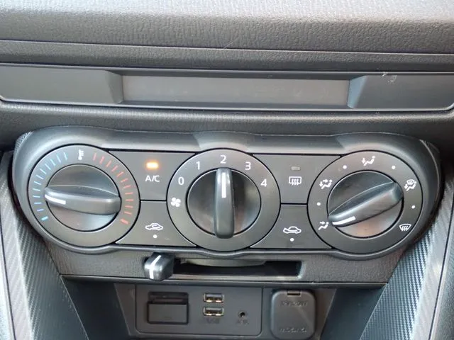 ＭＡＺＤＡ２（マツダ）の車両写真