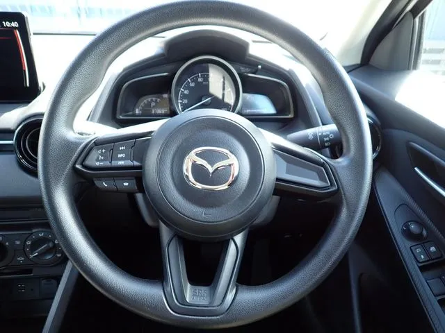 ＭＡＺＤＡ２（マツダ）の車両写真