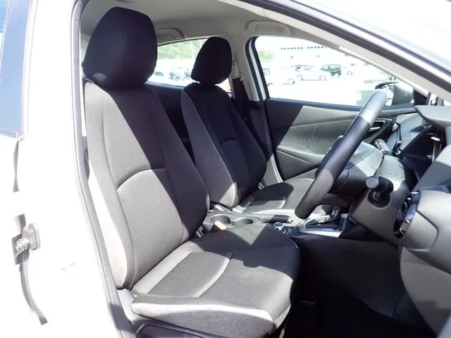 ＭＡＺＤＡ２（マツダ）の車両写真