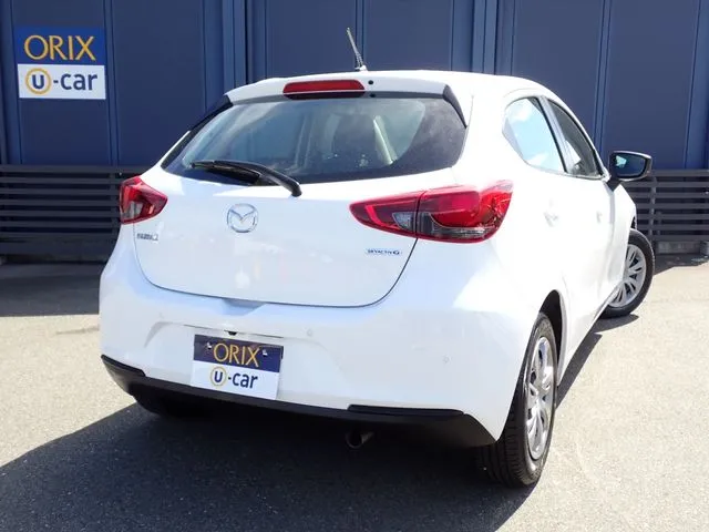 ＭＡＺＤＡ２（マツダ）の車両写真