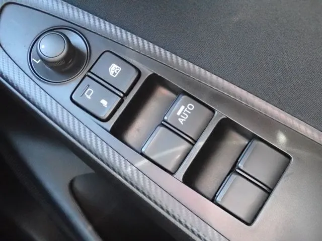 ＭＡＺＤＡ２（マツダ）の車両写真