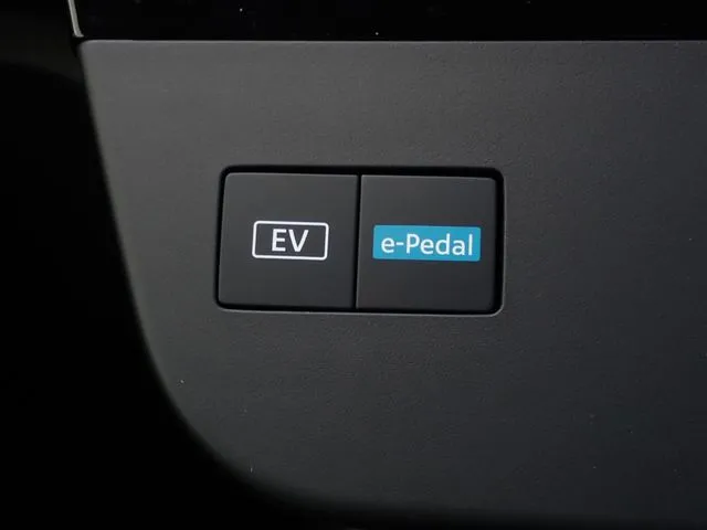 セレナ(ニッサン)の車両写真