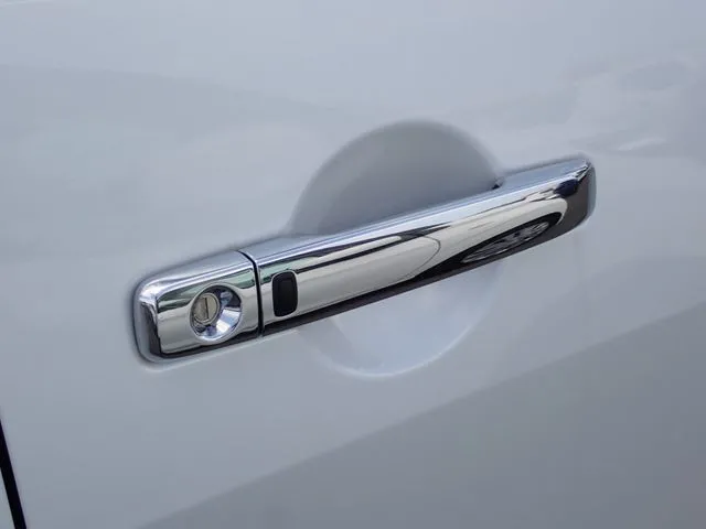 セレナ(ニッサン)の車両写真