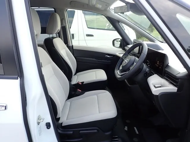 セレナ(ニッサン)の車両写真