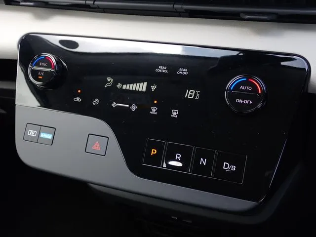 セレナ(ニッサン)の車両写真