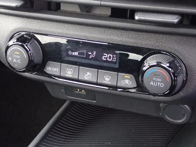 ノート(ニッサン)の車両写真