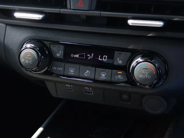 オーラ(ニッサン)の車両写真