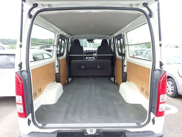 ハイエースバン 4WD(トヨタ)の車両写真
