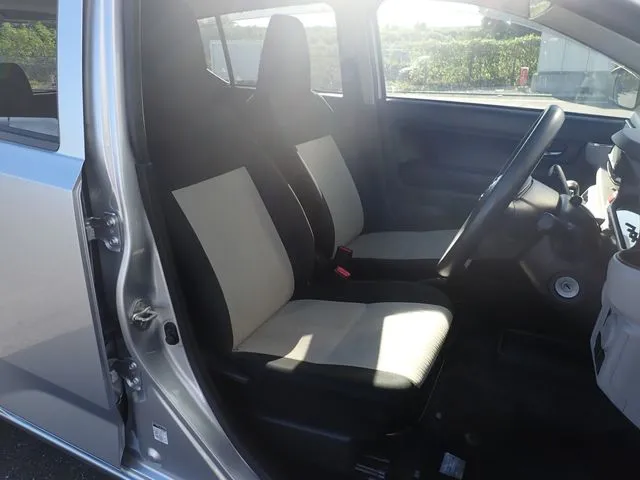 ミラ イース(ダイハツ)の車両写真