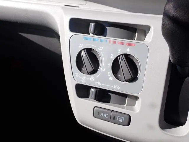 ミラ イース(ダイハツ)の車両写真