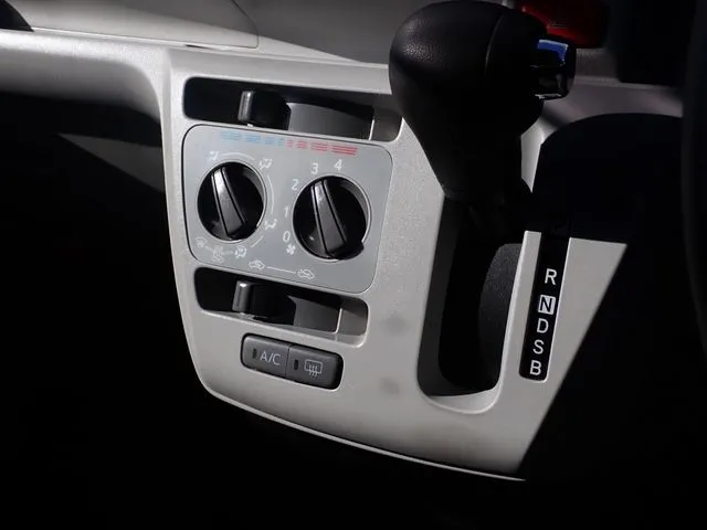 ミラ イース(ダイハツ)の車両写真
