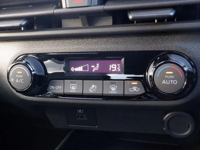ノート(ニッサン)の車両写真