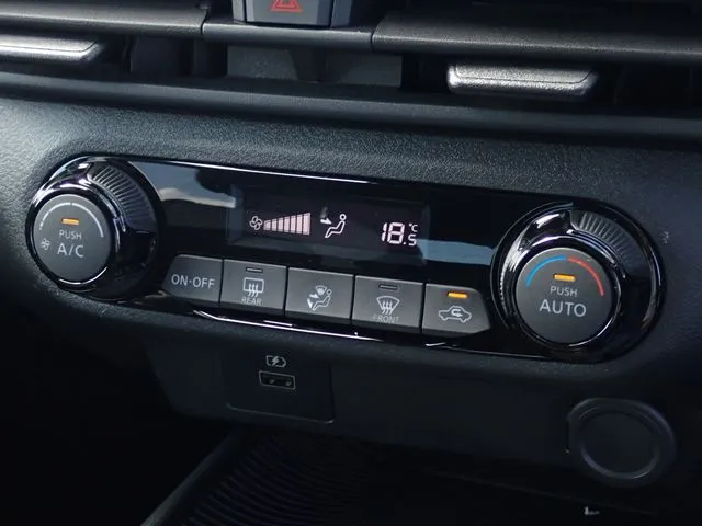 ノート(ニッサン)の車両写真
