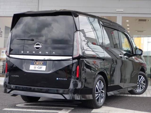 セレナ(ニッサン)の車両写真