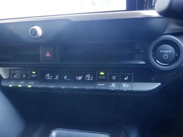 クラウン クロスオーバー(トヨタ)の車両写真
