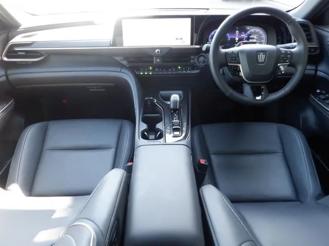 クラウン クロスオーバー(トヨタ)の車両写真