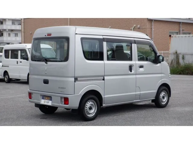 エブリイバン（スズキ）の車両写真