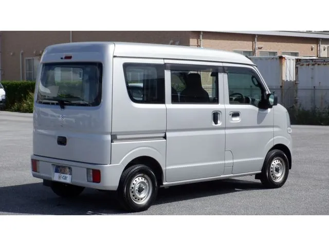 エブリイバン（スズキ）の車両写真