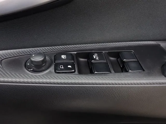 ＭＡＺＤＡ２（マツダ）の車両写真