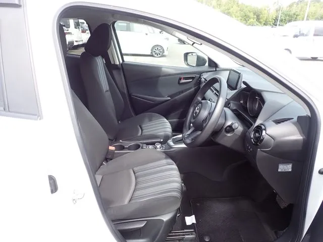 ＭＡＺＤＡ２（マツダ）の車両写真