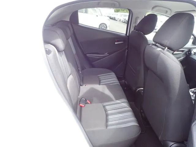 ＭＡＺＤＡ２（マツダ）の車両写真