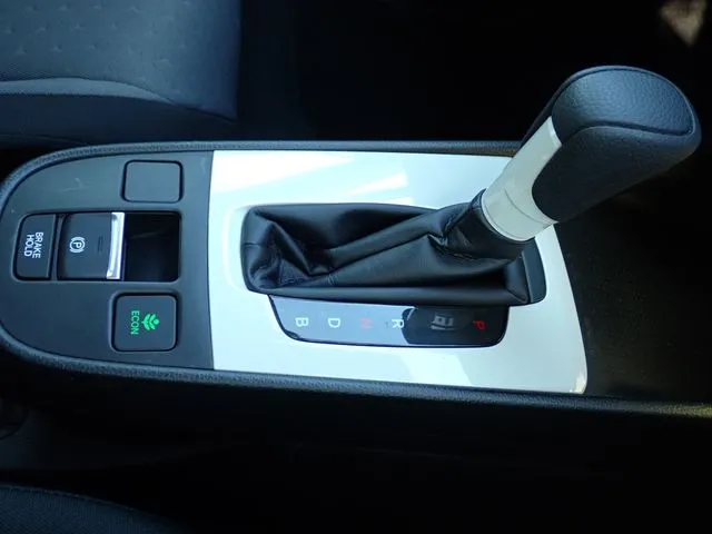 フィット e:HEV(ホンダ)の車両写真