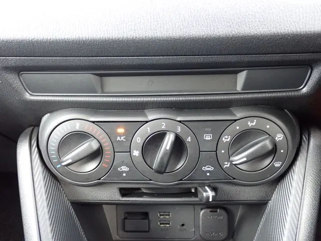 MAZDA2(マツダ)の車両写真