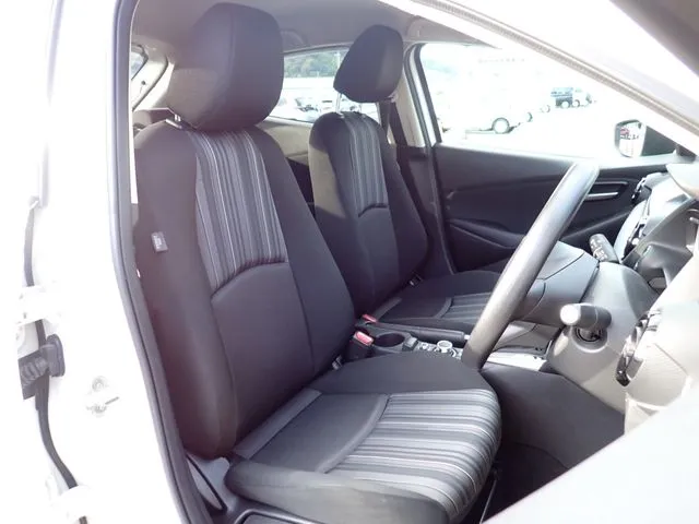 MAZDA2(マツダ)の車両写真