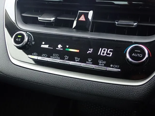 カローラ セダン(トヨタ)の車両写真