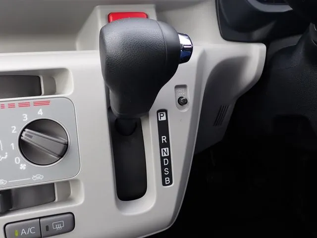 ミラ イース(ダイハツ)の車両写真