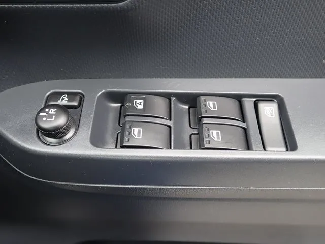 ミラ イース(ダイハツ)の車両写真