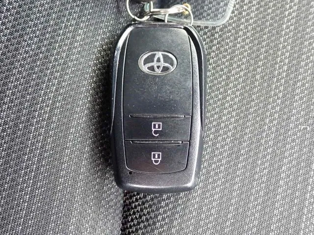 ヤリス ハイブリッド(トヨタ)の車両写真