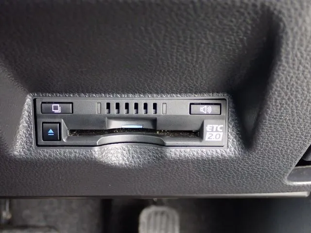ヤリス ハイブリッド(トヨタ)の車両写真
