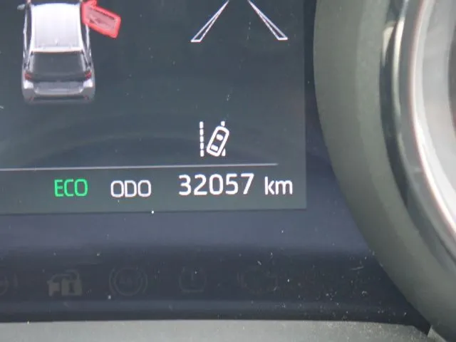 ヤリス ハイブリッド(トヨタ)の車両写真