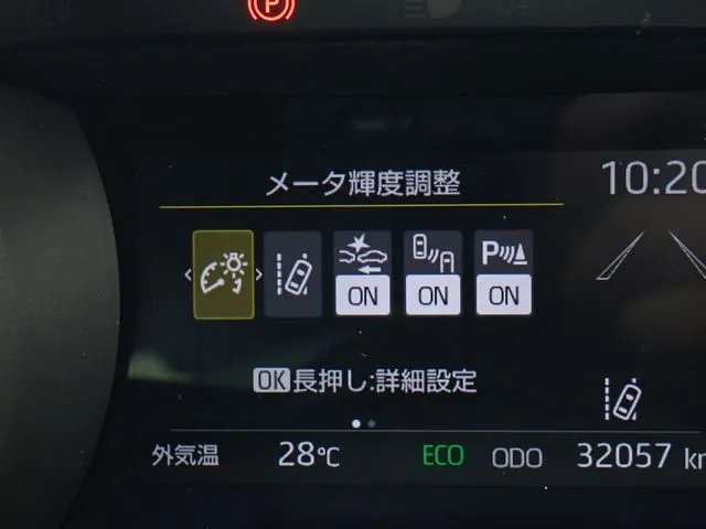 ヤリス ハイブリッド(トヨタ)の車両写真
