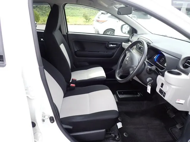 ミラ イース(ダイハツ)の車両写真