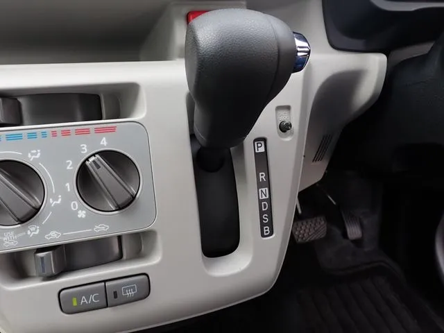 ミラ イース(ダイハツ)の車両写真
