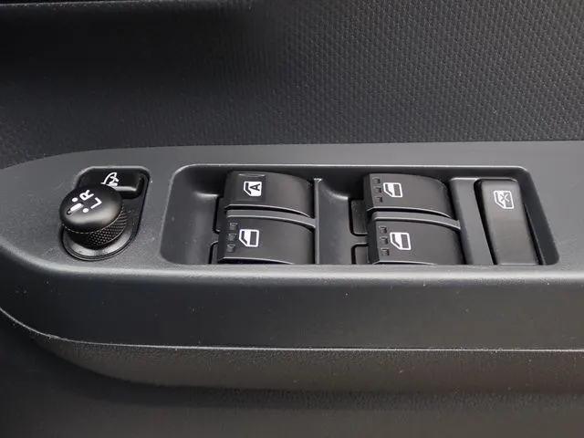 ミラ イース(ダイハツ)の車両写真