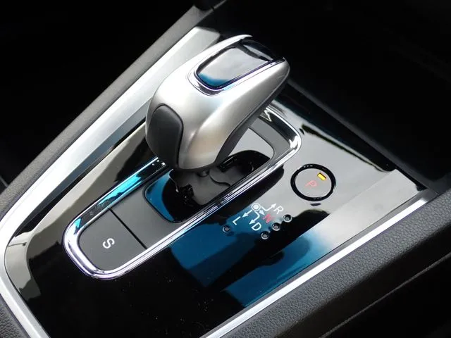 シャトル　ハイブリッド（ホンダ）の車両写真