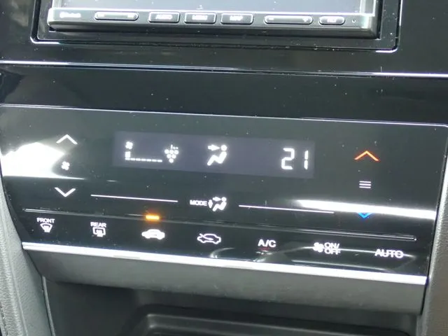 シャトル　ハイブリッド（ホンダ）の車両写真