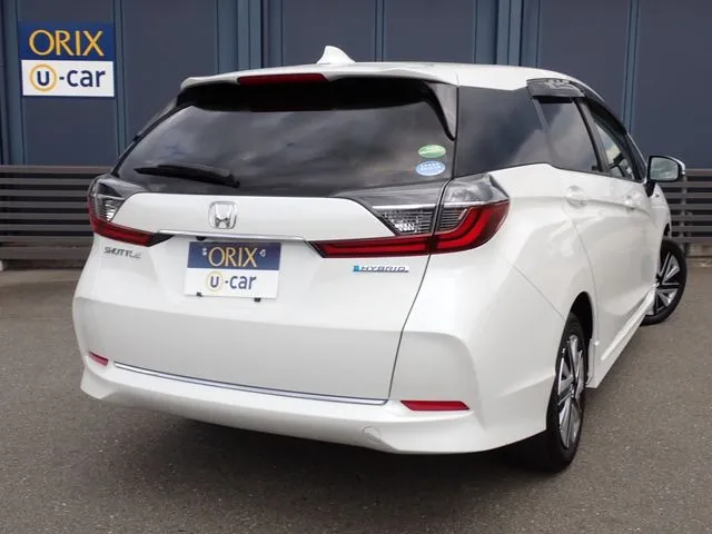 シャトル　ハイブリッド（ホンダ）の車両写真
