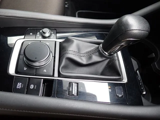 MAZDA3 セダン(マツダ)の車両写真