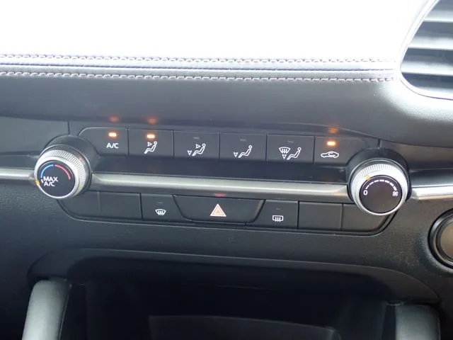 MAZDA3 セダン(マツダ)の車両写真