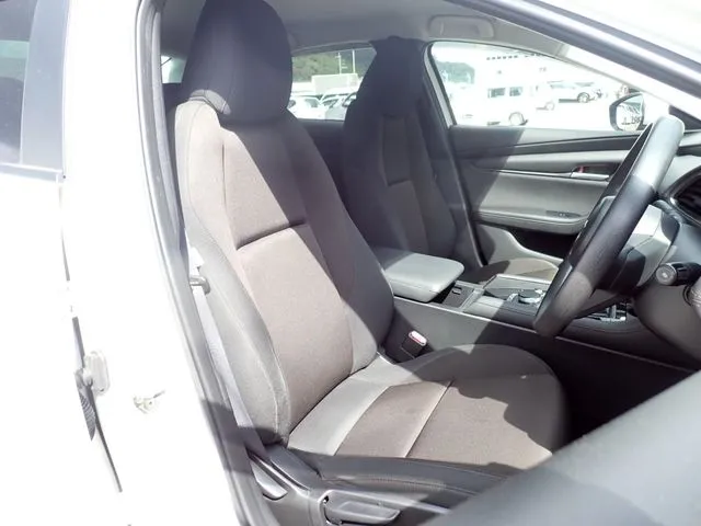MAZDA3 セダン(マツダ)の車両写真