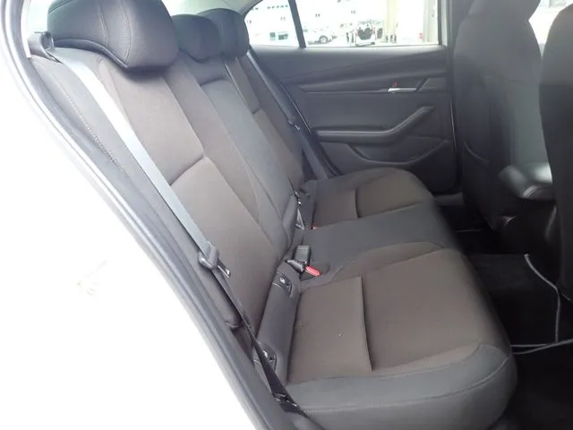 MAZDA3 セダン(マツダ)の車両写真