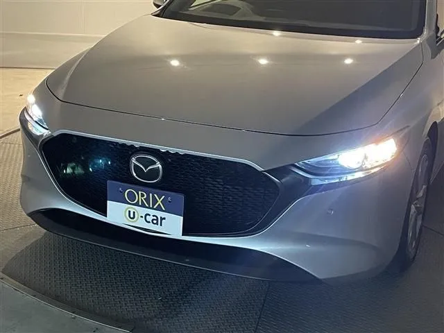 ＭＡＺＤＡ３　ファストバック（マツダ）の車両写真